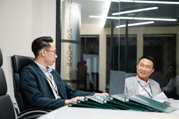 How can UK businesses manage legal challenges in digital marketing?